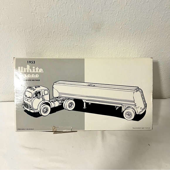 First Gear 1/34 1953 Esso Aviation White 3000 Truck Tanker Trailer 19-1934 NIB - Picture 2 of 8